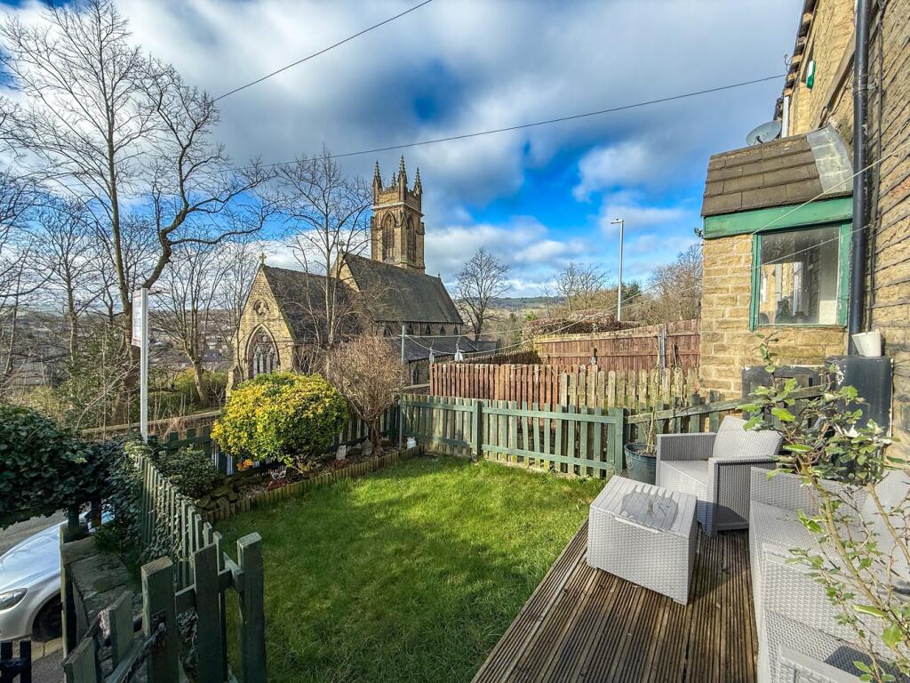 2-bed terraced on Longwood Gate, Longwood, Huddersfield, HD3, £159,950