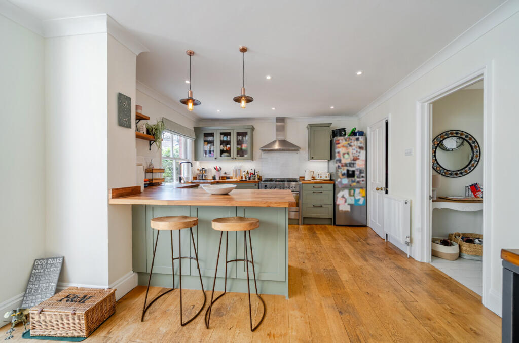 House in Guildford - View 4