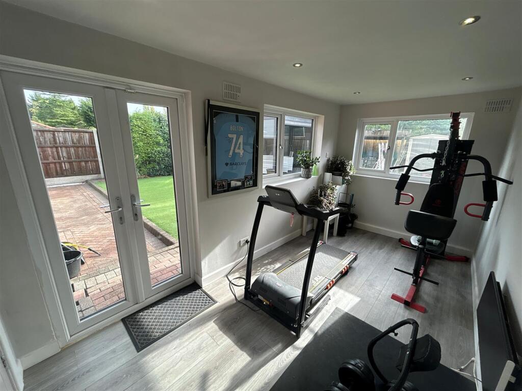 Central Drive, Heald Green photo 5