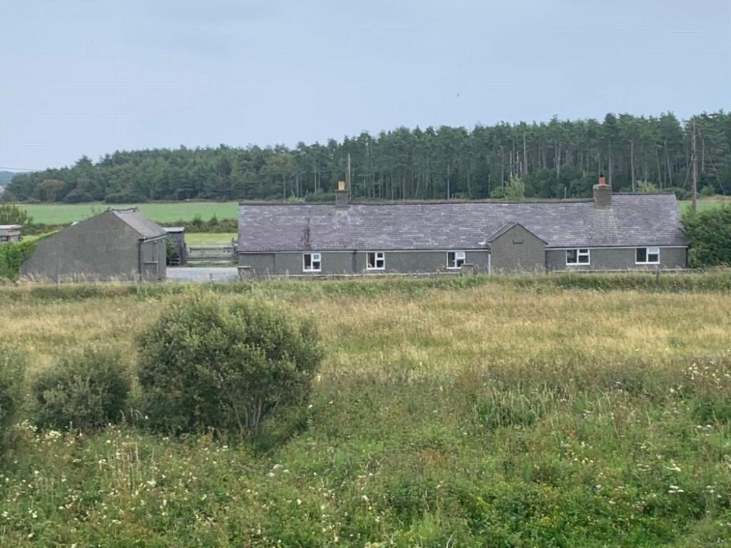 Main image of property: Pen Cob, Malltraeth, Anglesey, LL62