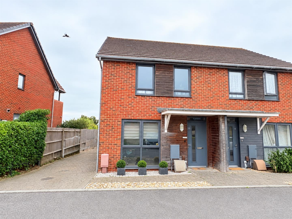 Main image of property: Portsea View, Havant, Bedhampton