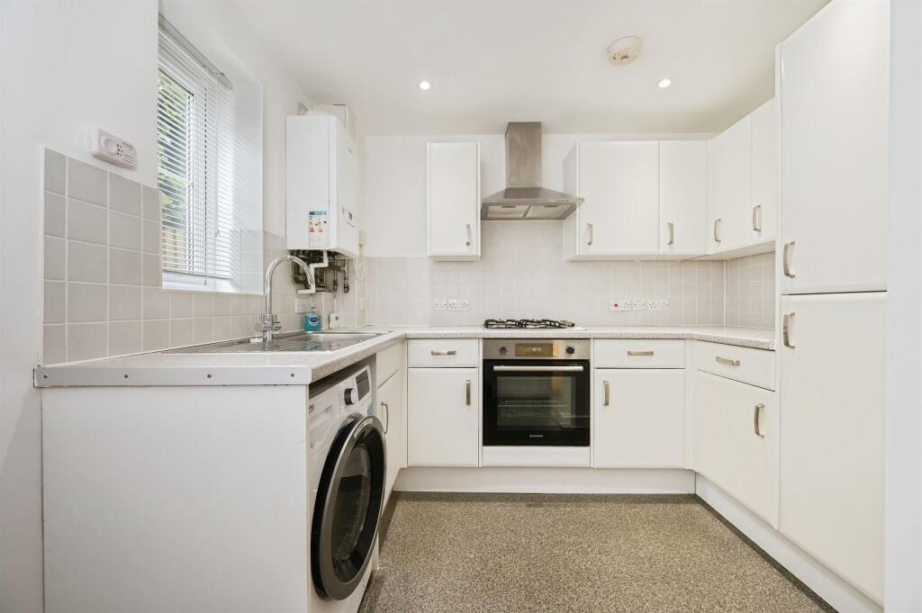 Apartment in Southampton, Bassett - View 4