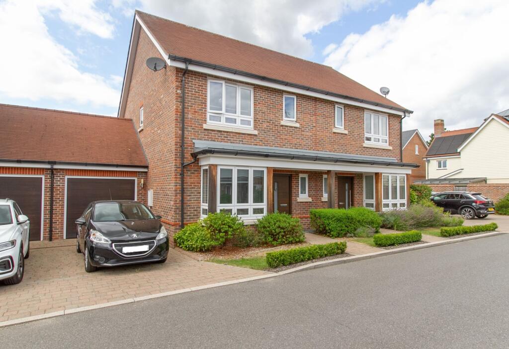 3-bed semi-detached on Willowbourne, Fleet, GU51, £550,000