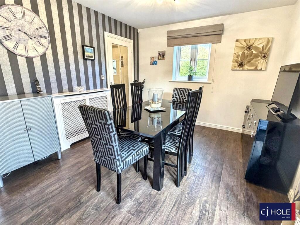 House in Gloucester - View 5