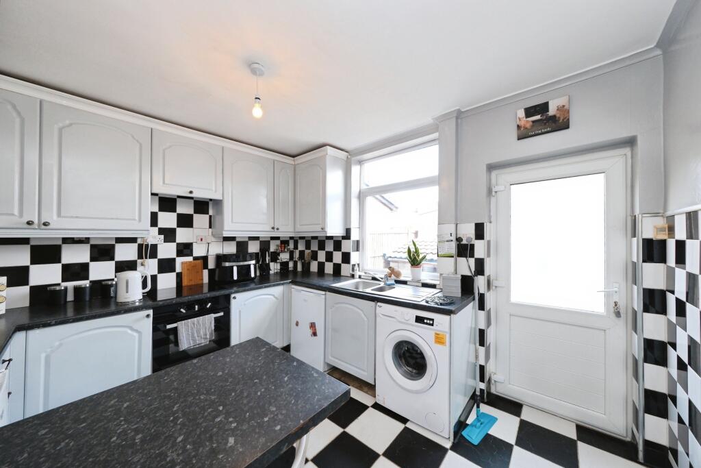 House in Mansfield, Nottinghamshire - View 5