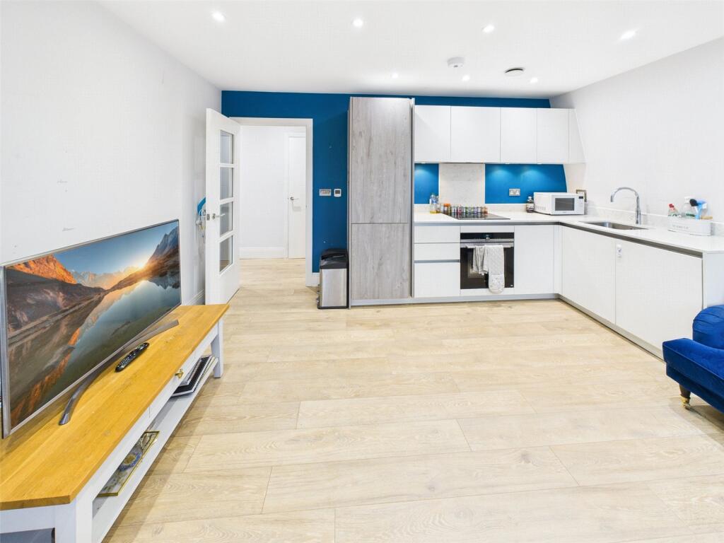 Apartment in Twickenham - View 3