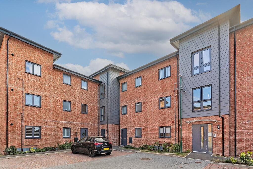 Newman Square, Shirley