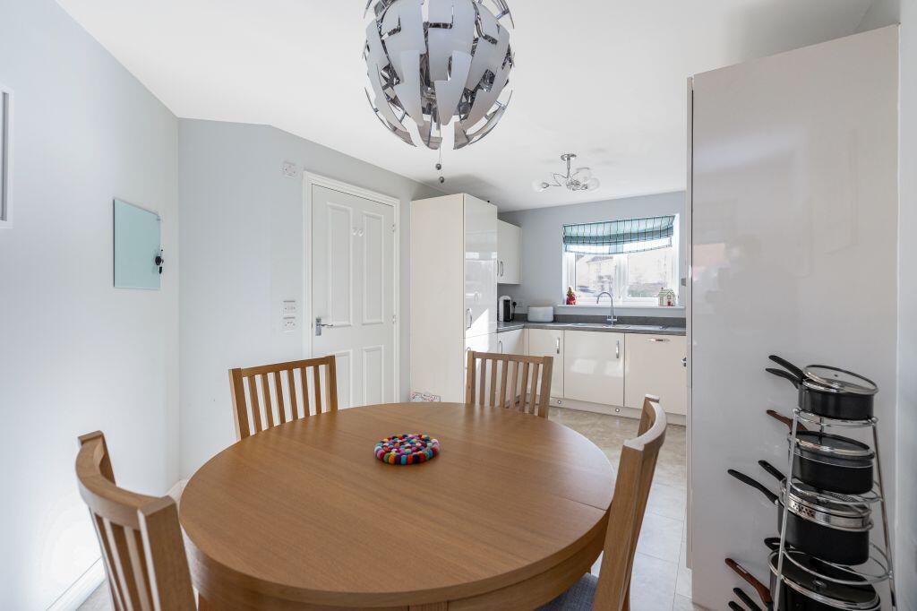 House in Bilston, Damhead - More