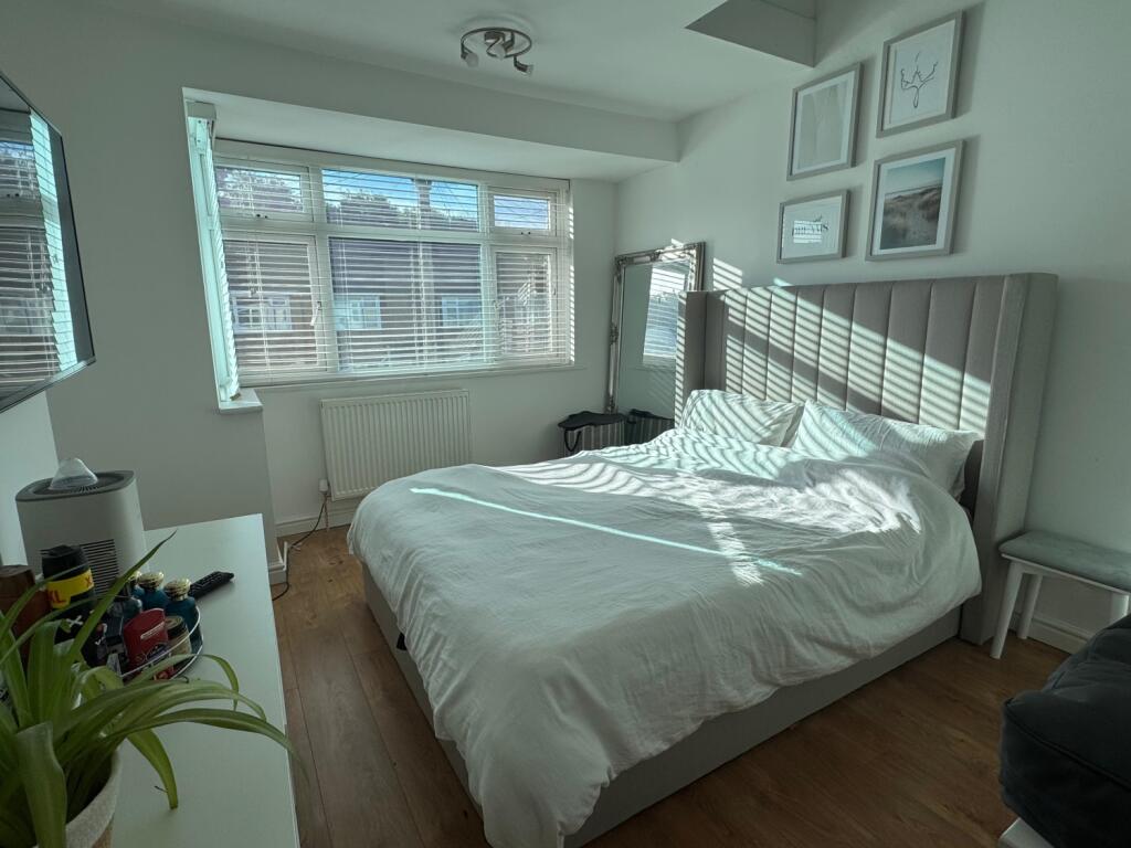 House in Twickenham - More