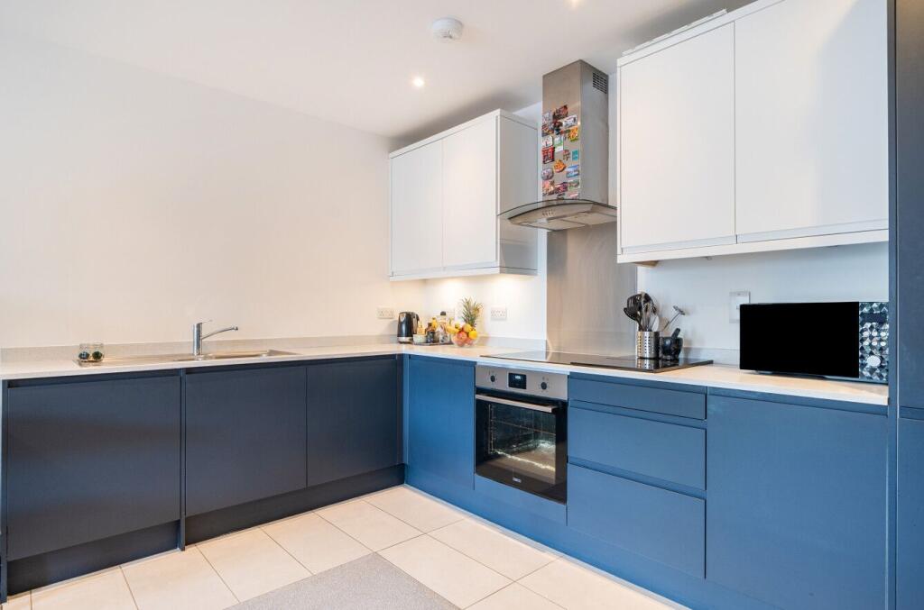Apartment in Croydon - View 4
