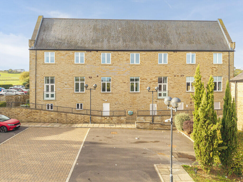 2-bed flat on Whitley Willows, Lepton, £240,000