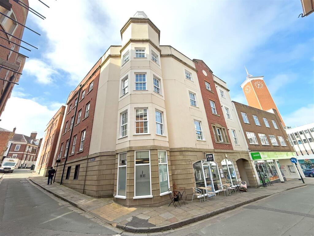 3-bed flat on Swan Hill, Shrewsbury, £295,000