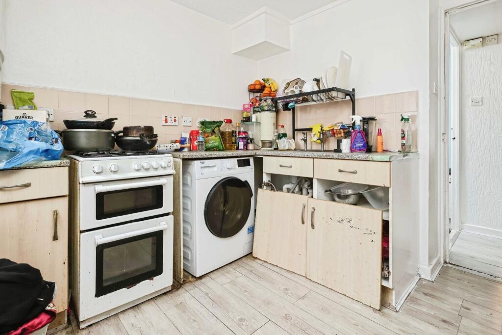 Apartment in Sandwell, West Midlands - View 5