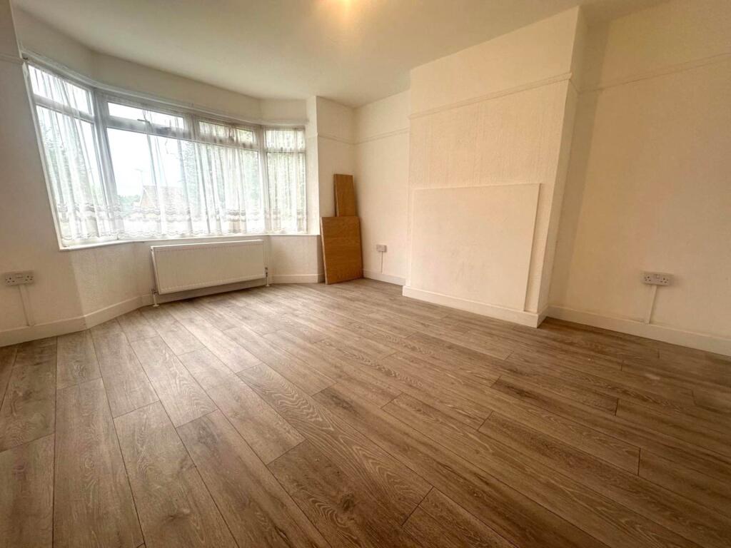 House in Luton - View 3