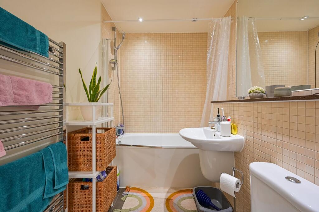 Apartment in London - View 5