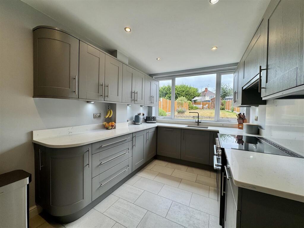 Oak Park Road, Stourbridge photo 4