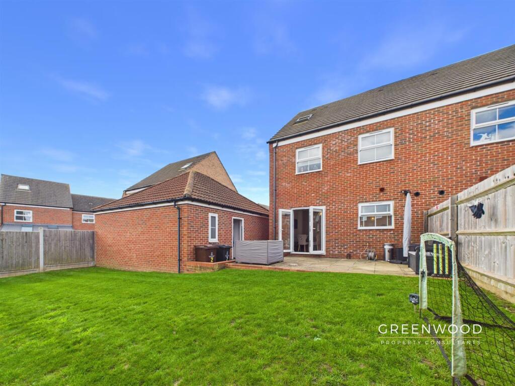 Dove Court, Stanway, Colchester photo 4