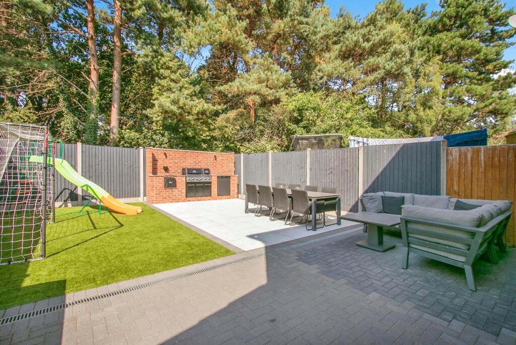 Overcombe Close, Canford Heath, Poole, Dorset, BH17 photo 4