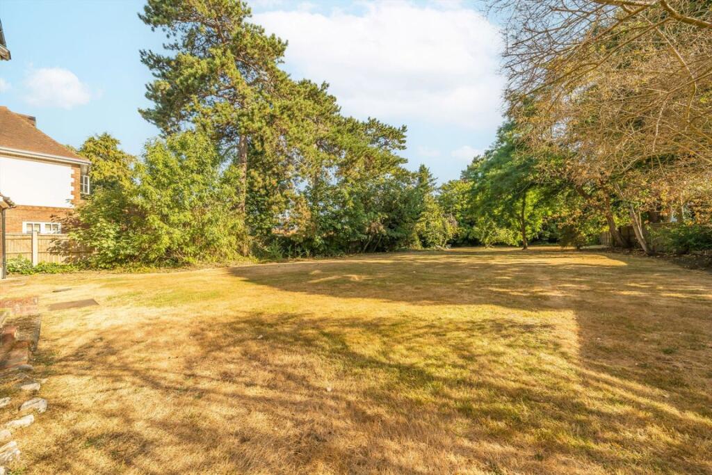 Apartment in Kingston upon Thames - View 4