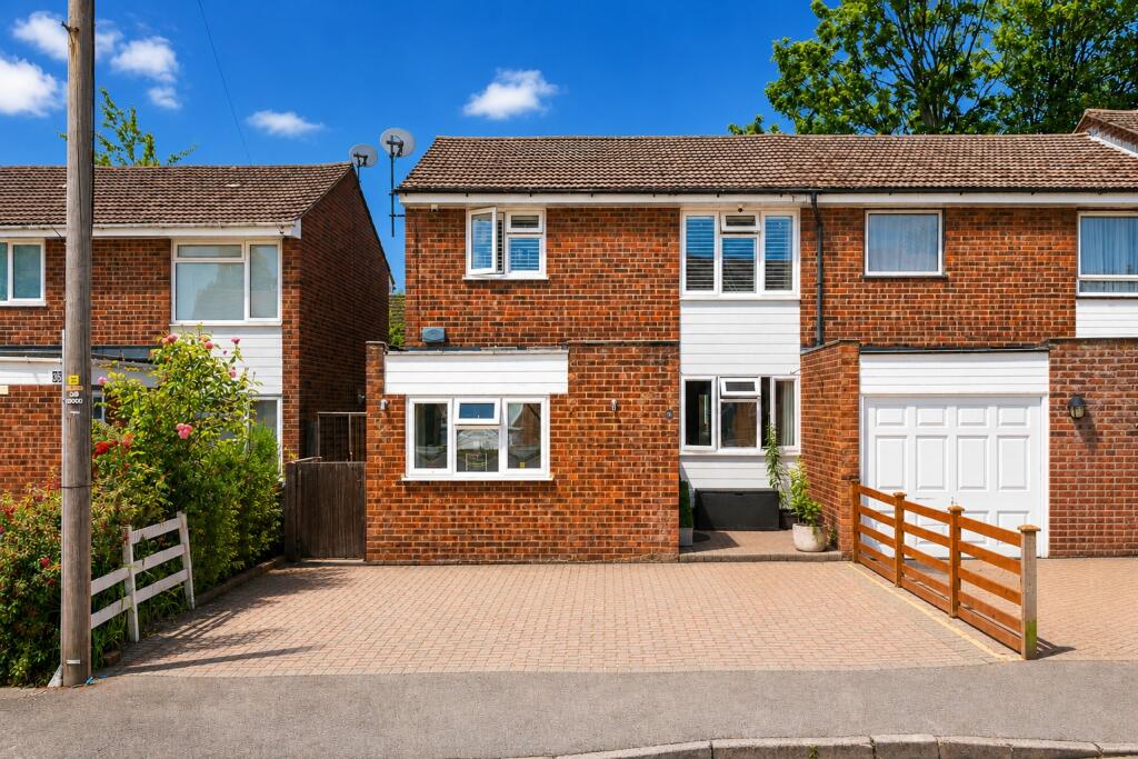 Main image of property: Cedarwood Drive, St. Albans, Hertfordshire, AL4