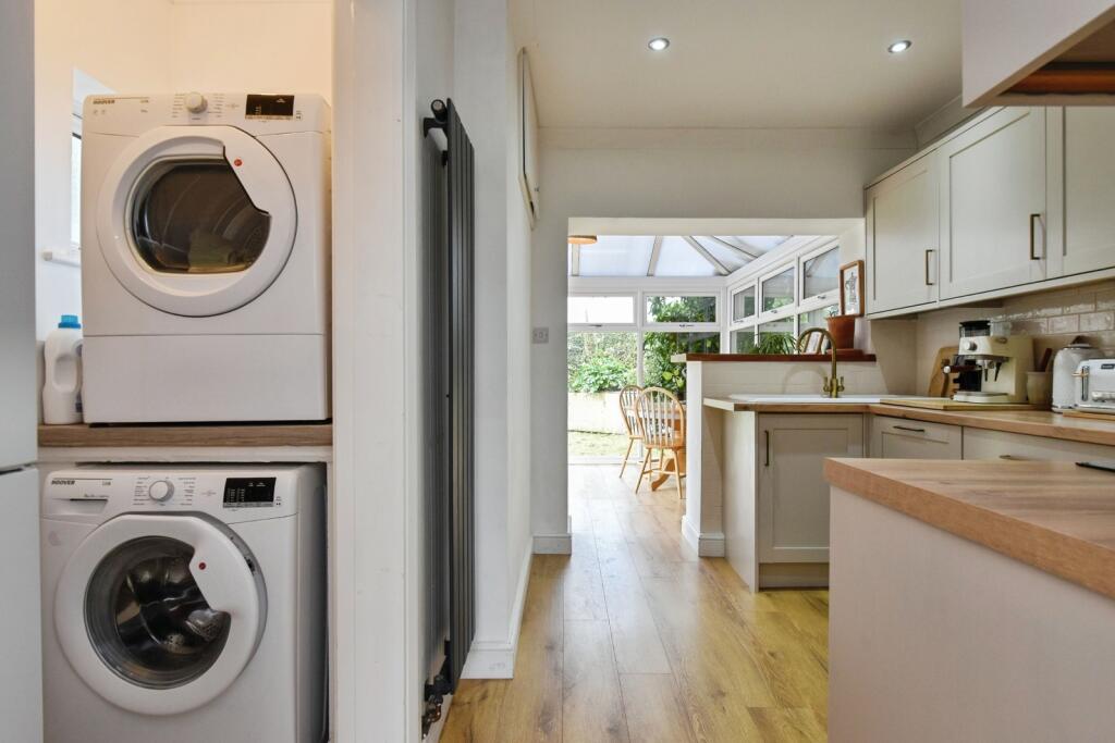 House in Glanamman, Cwmamman - More