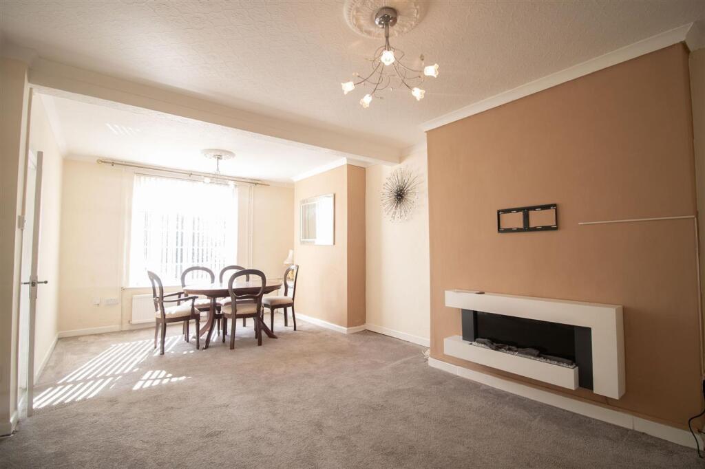 Edwards Terrace, Newbridge, NP11 photo 4