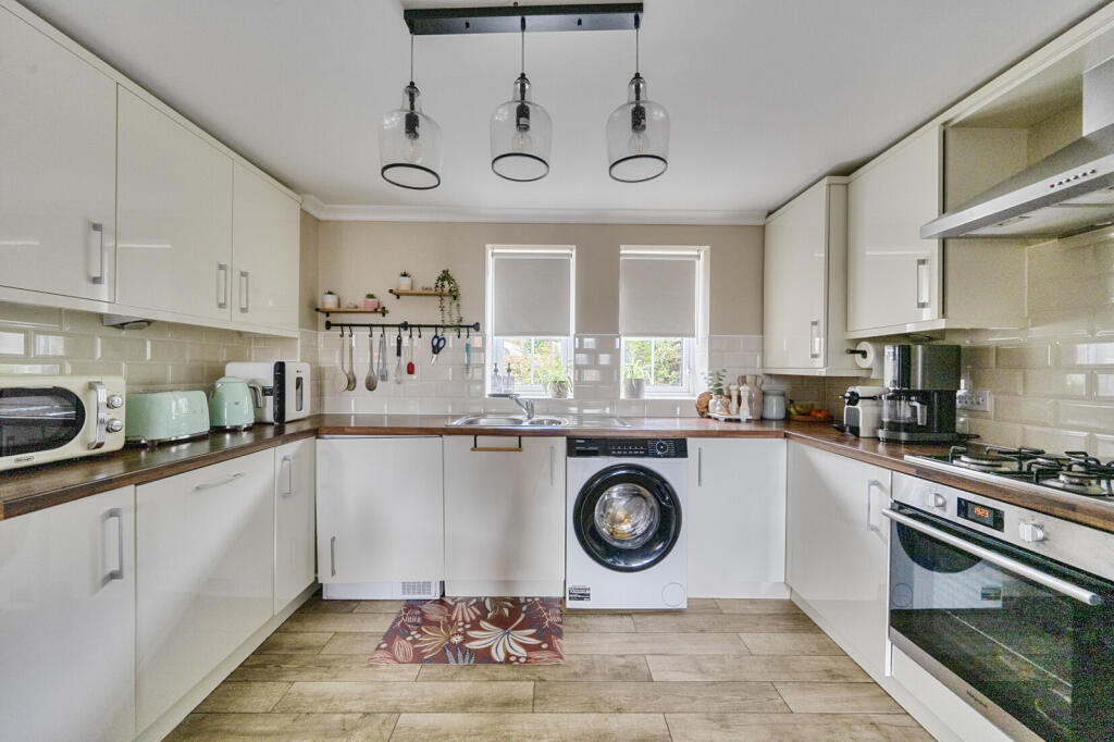 Apartment in Swindon, Woodshaw, Royal Wootton Bassett - View 2