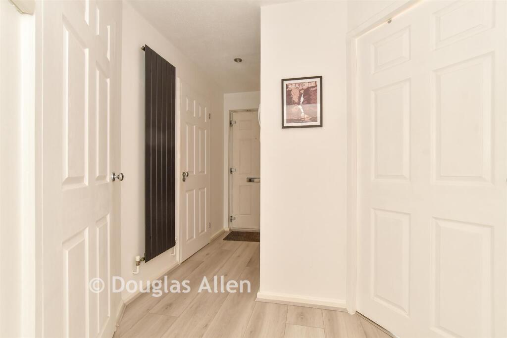 Apartment in Southend-on-Sea - More
