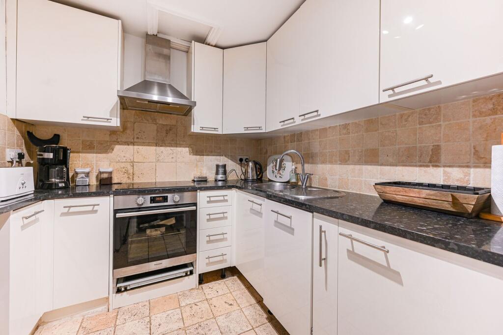 Apartment in London - View 5