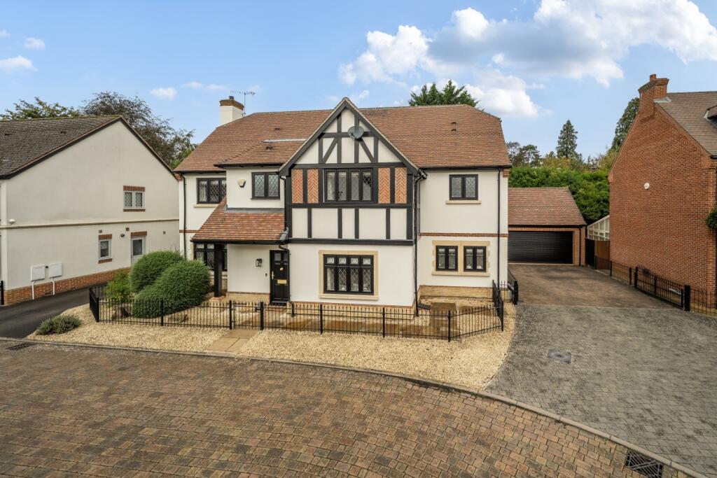 Main image of property: Elgin Gardens, Stratford-Upon-Avon, CV37