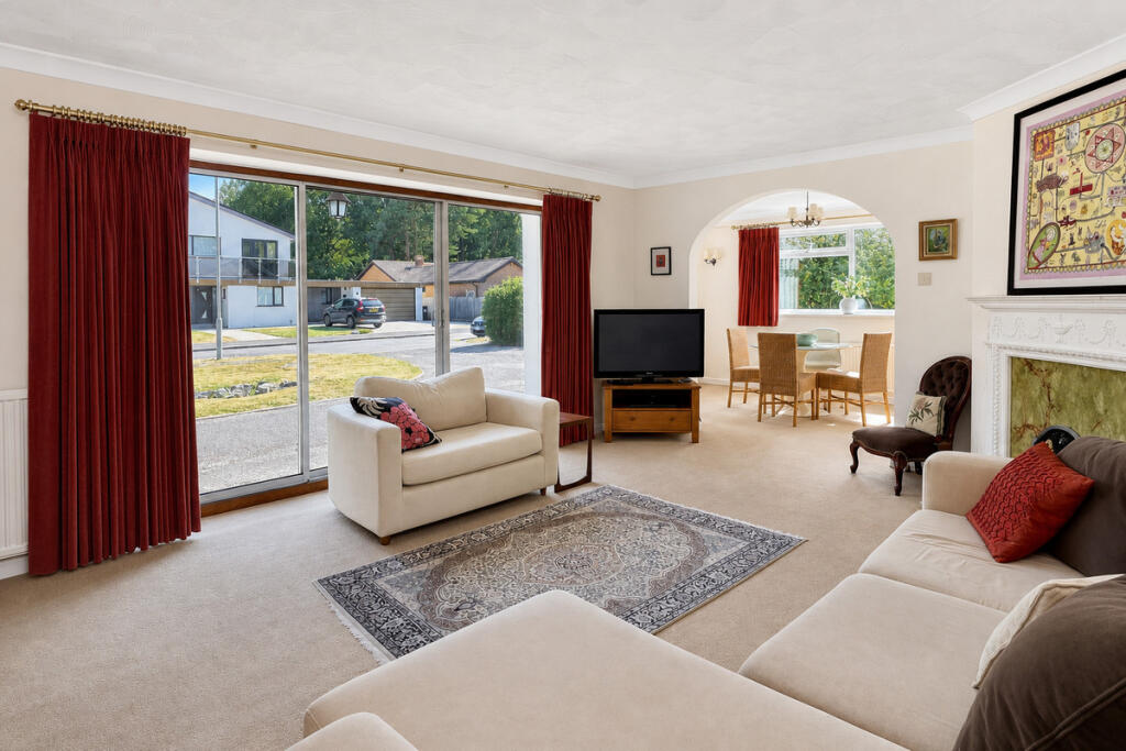 Hazel Drive, Ferndown, BH22 9 photo 4