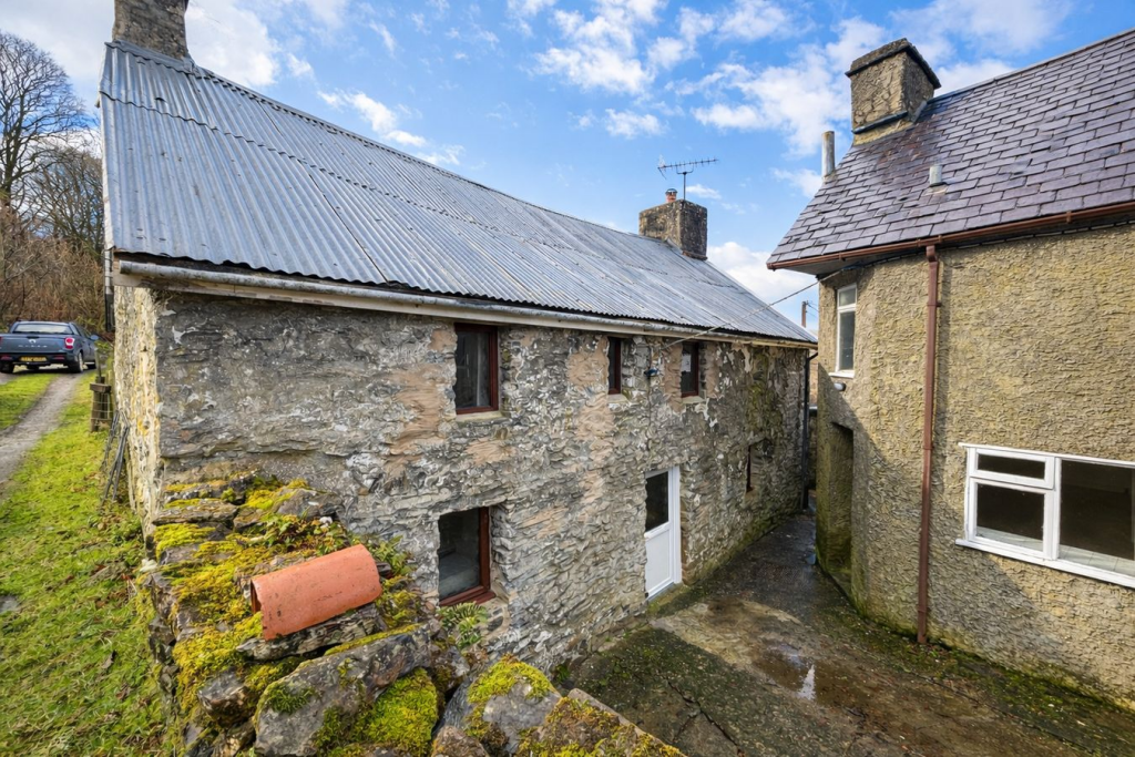 Cellan, Lampeter, SA48 - More