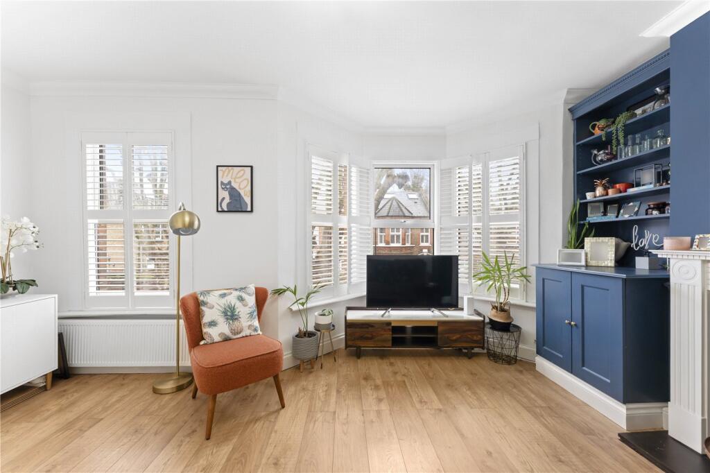 Apartment in London, Leyton - More