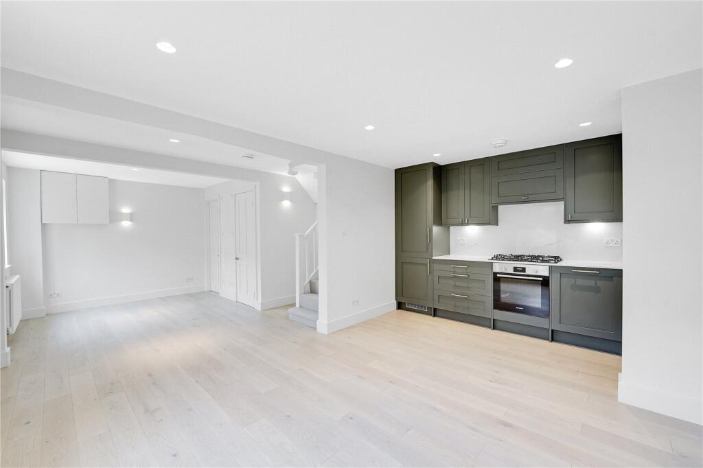 House in London - View 2