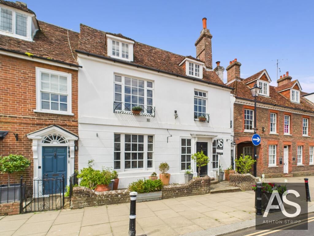 Main image of property: Tudor house, 5 High Street, TN33 0AE