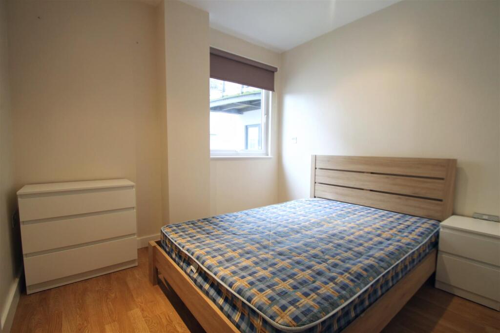 Apartment in Cardiff, Grangetown - View 5