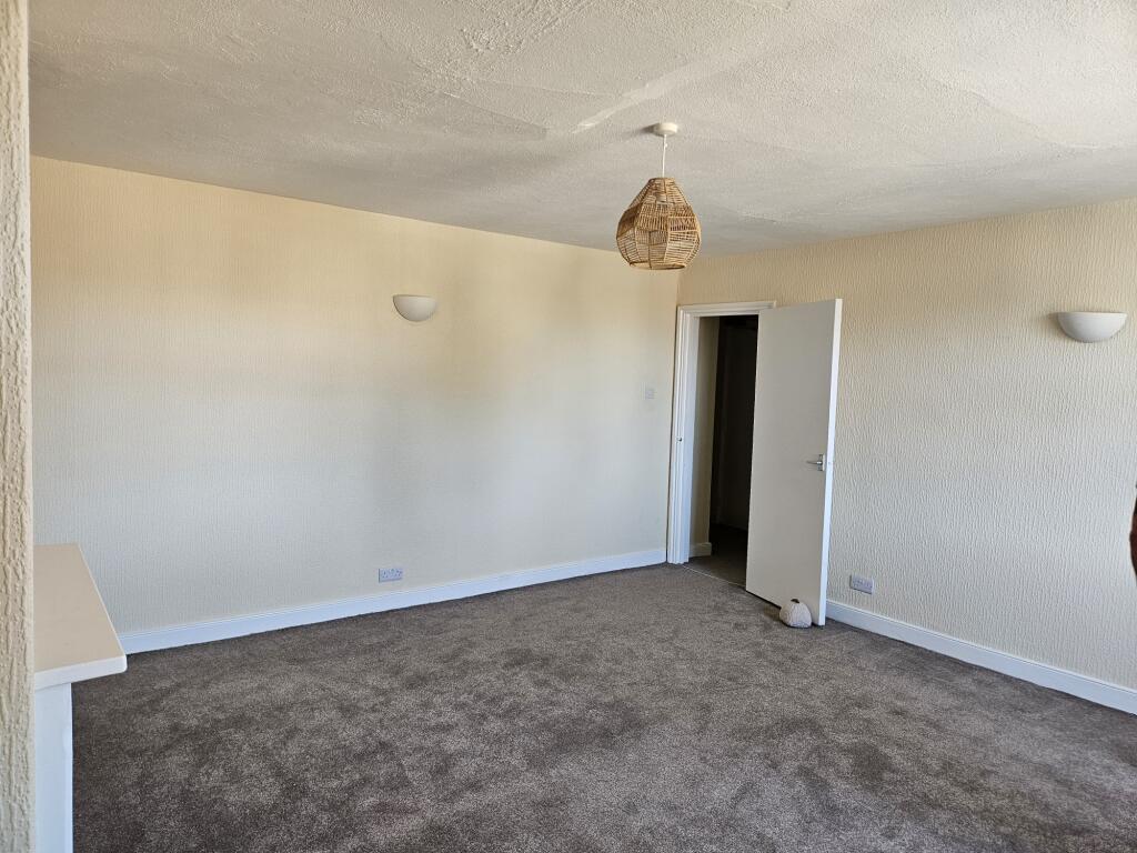 Apartment in Warminster, Wiltshire - More