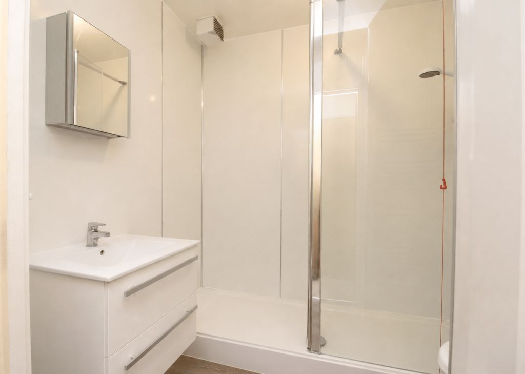 Apartment in Royston - View 4