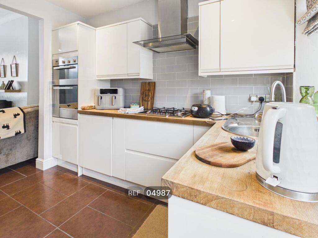 House in Wakefield - View 5