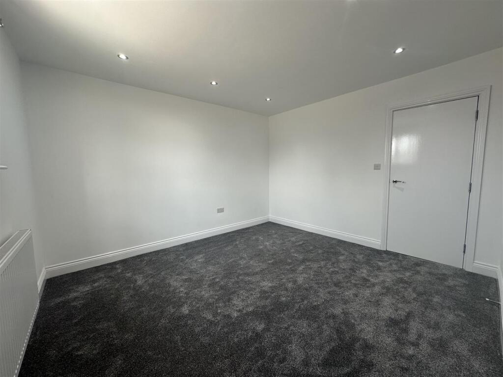 Apartment in Watford, North Watford - View 4