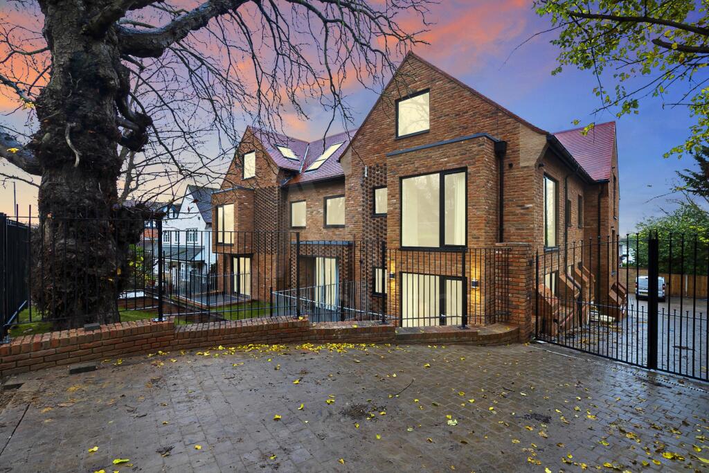 Main image of property: High Road, Loughton, Essex, IG10