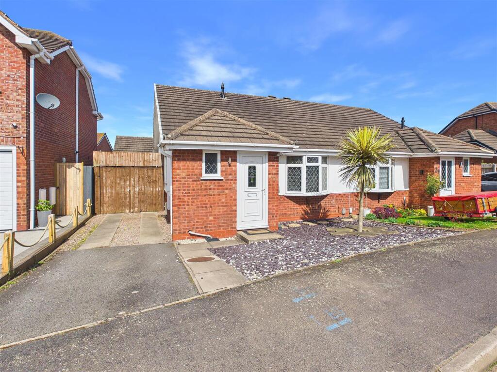 Main image of property: Baskeyfield Close, Lichfield