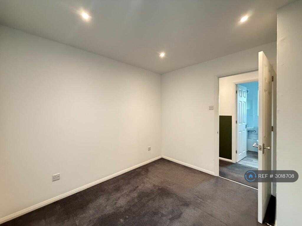 Main image of property: Calcot, Reading, RG31