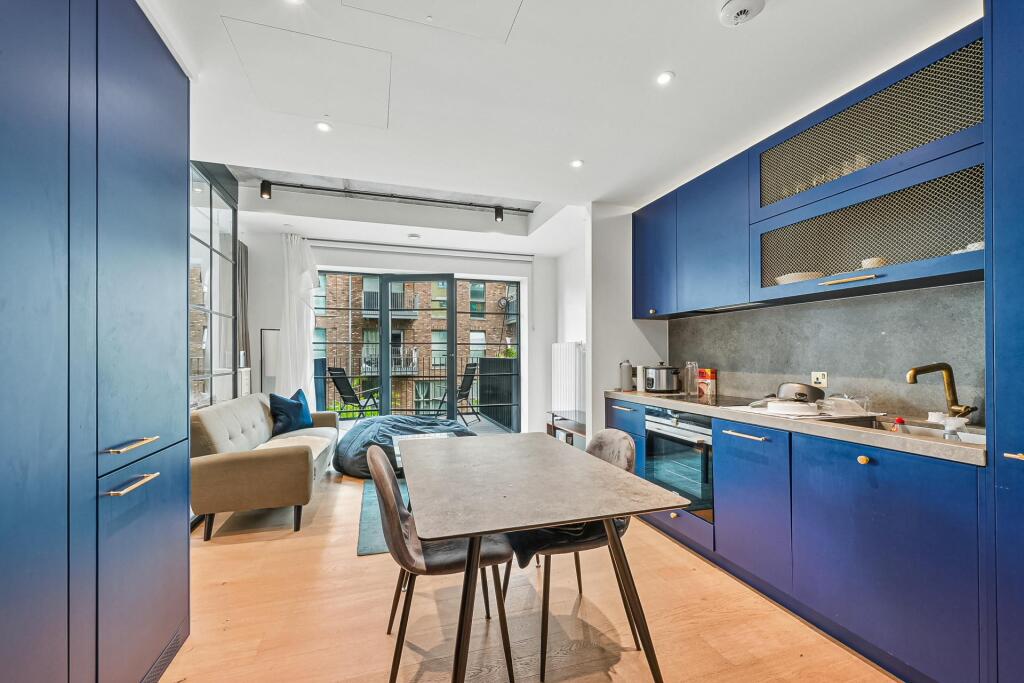 Studio flat on Serapis House, 28 Goodluck Hope Walk, E14, £320,000