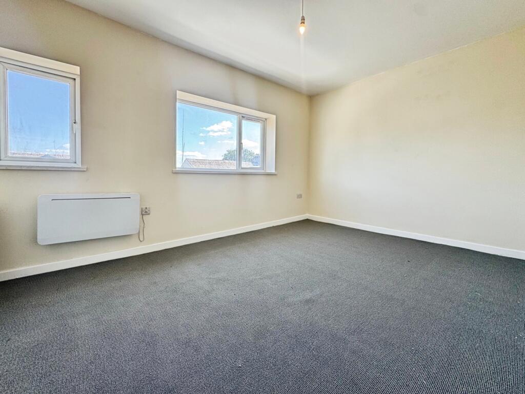 Apartment in Bolton, Farnworth - View 4