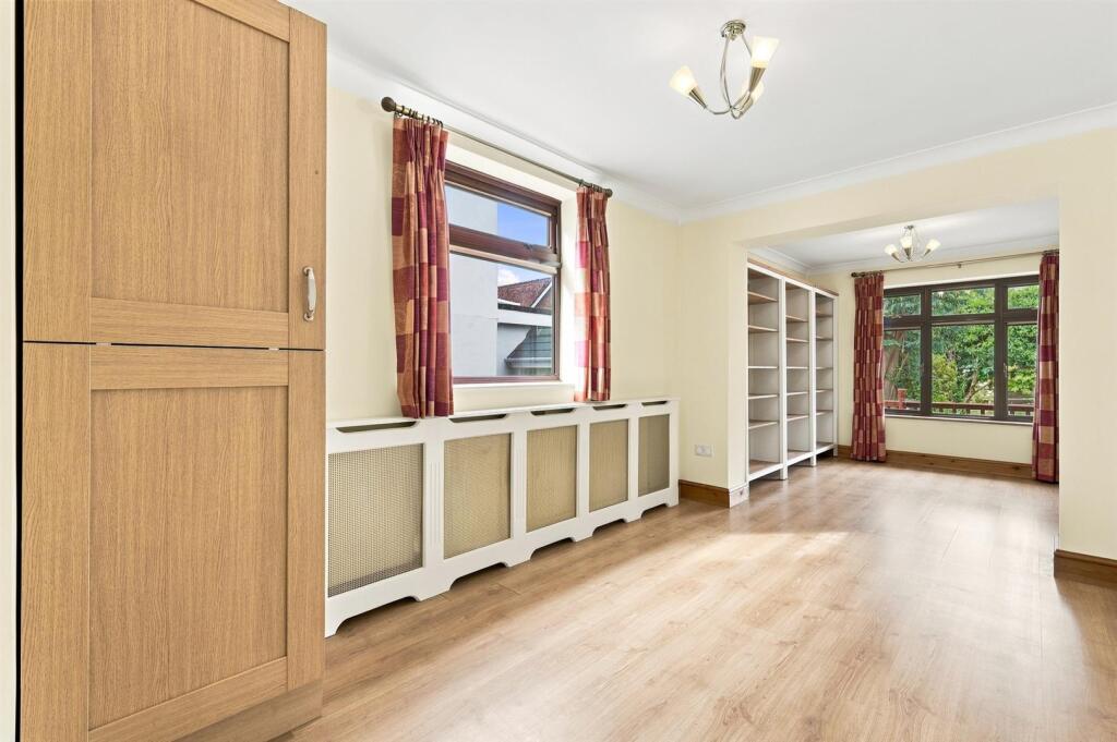 House in Basildon, Billericay - More