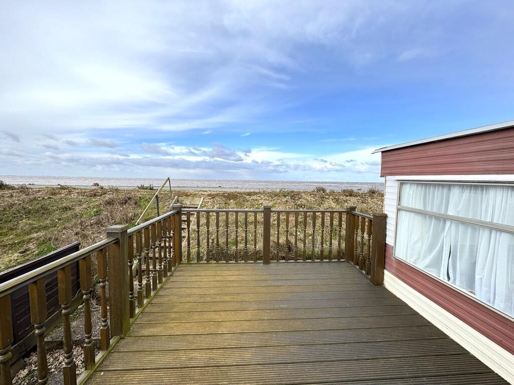 SNETTISHAM BEACH - Static Holiday Caravan in PRIME Position with Panoramic Views photo 2