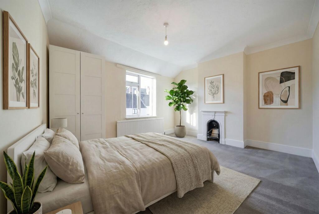 House in Wokingham, Emmbrook - More