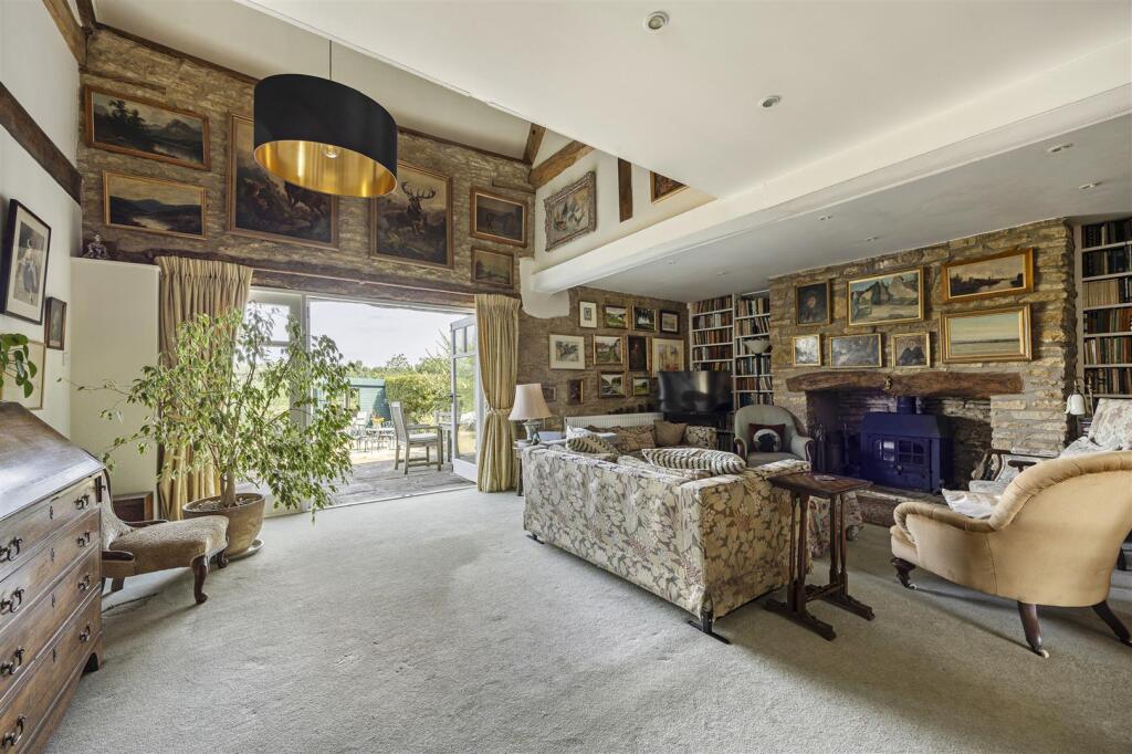House in Gloucester - View 4