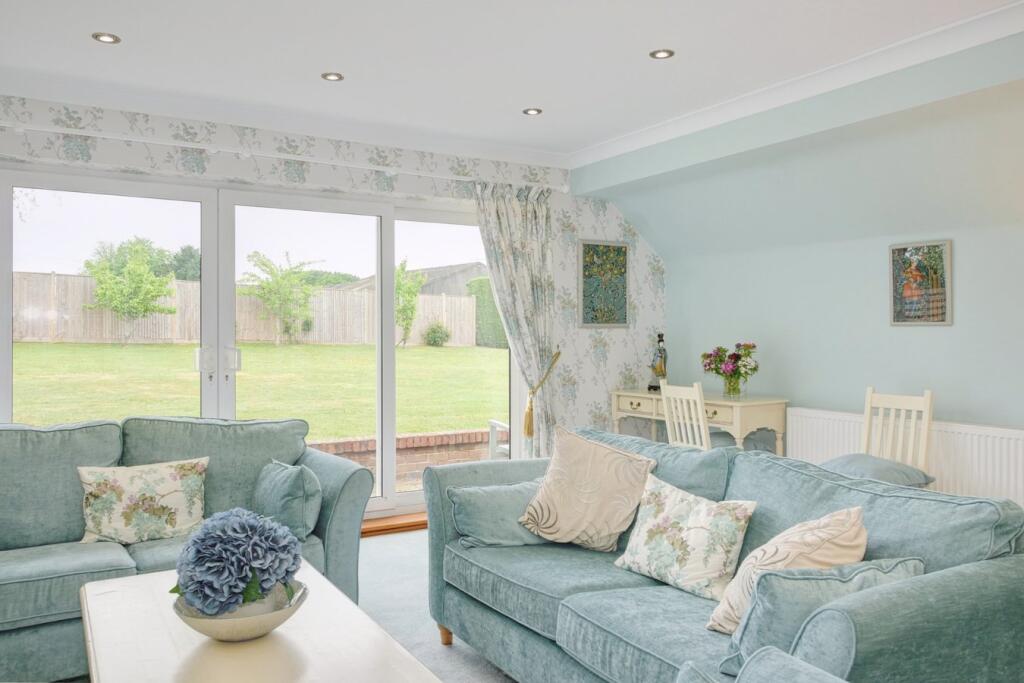 House in Wealden, Hellingly - More